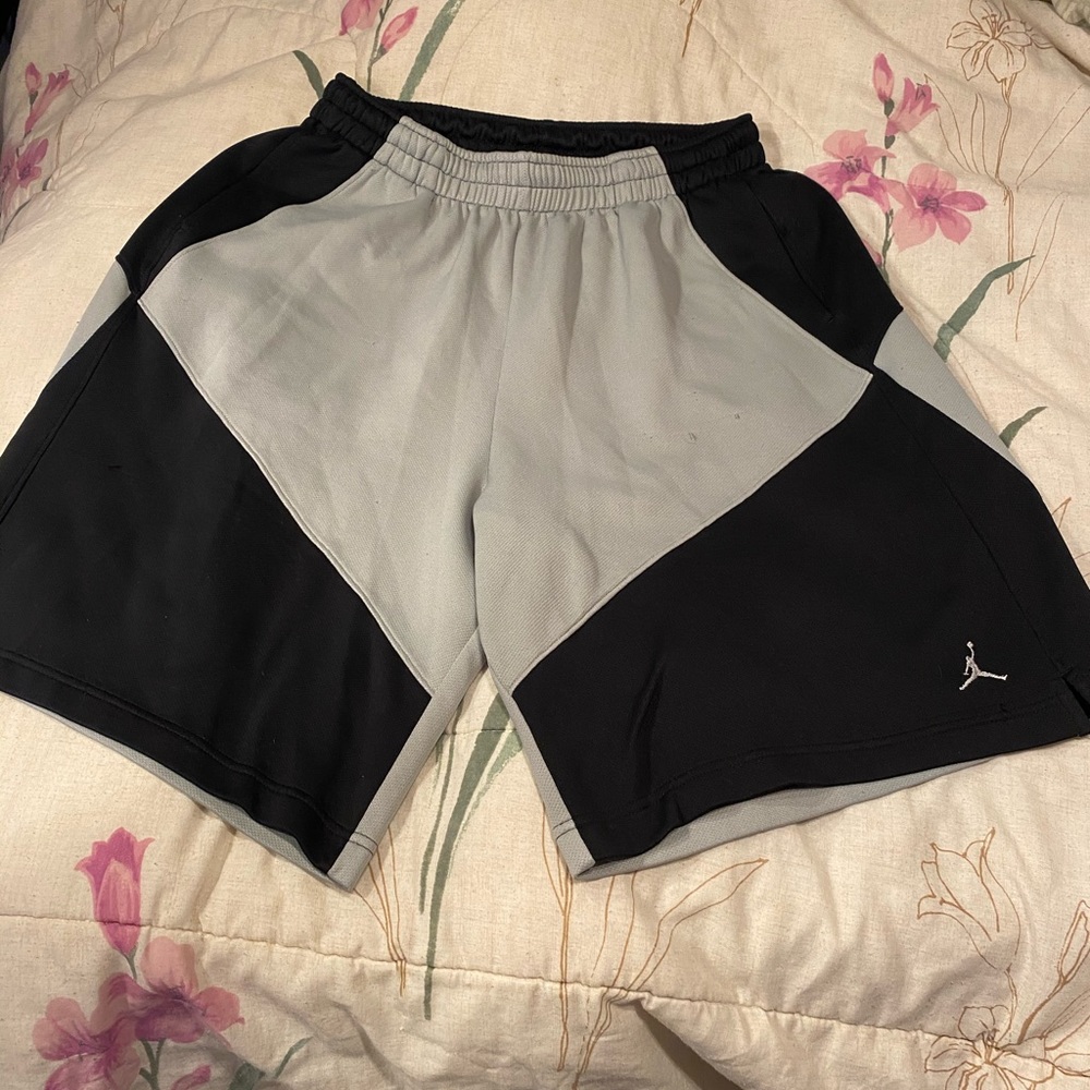 Jordan grey/black shorts